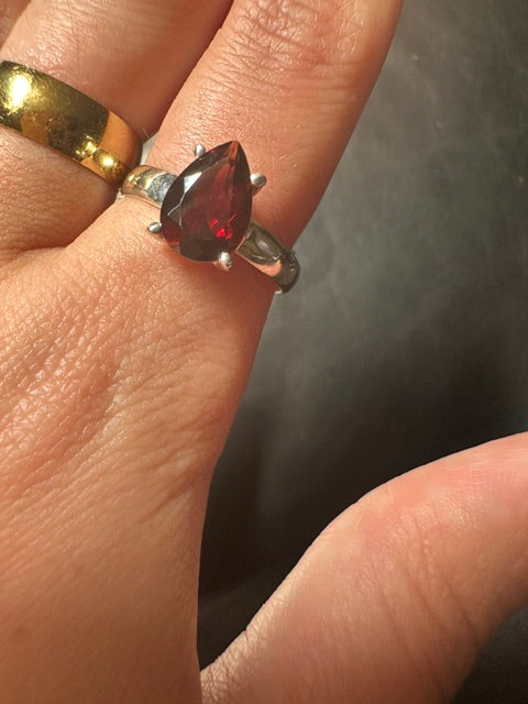 Red Garnet Teardrop Sterling Silver Ring - Size 8