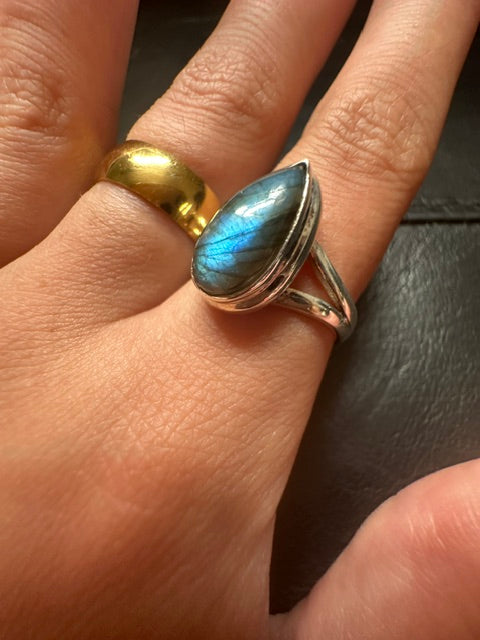 Labradorite Teardrop Sterling Silver Ring - Size 7